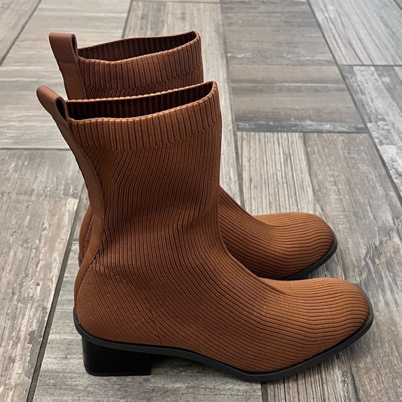 Everlane Brown Sock Boots NWOT - Picture 7 of 12